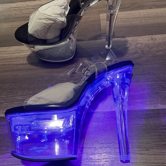 Flash dance 🪩LED Pleaser Heels - Picture 5 of 10